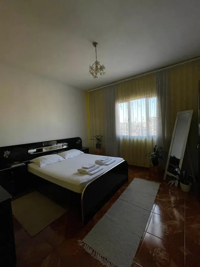 Cozy Big Apartment With Balcony Тирана