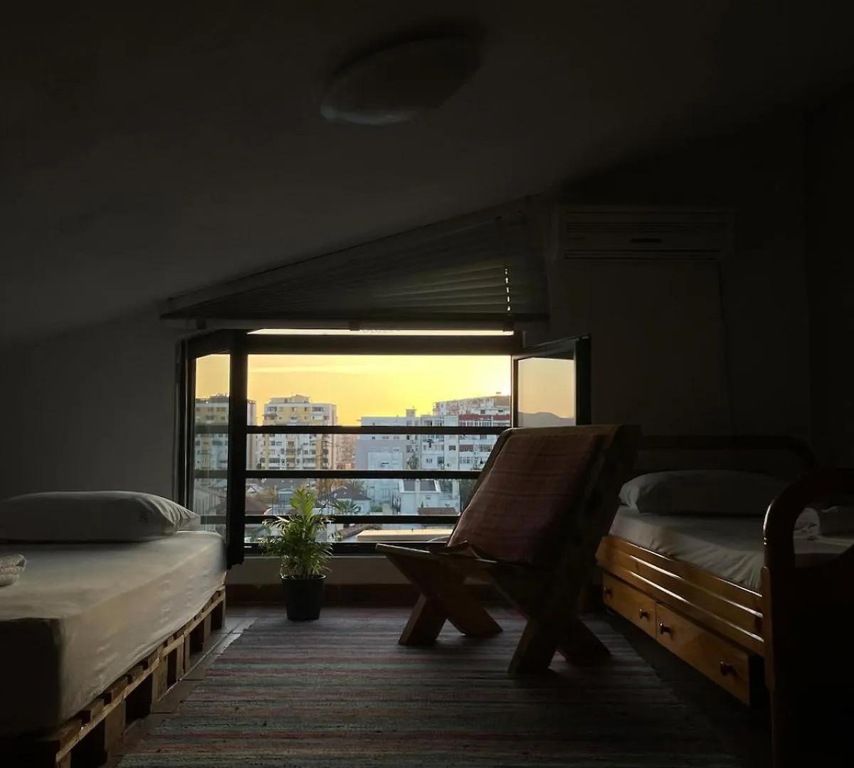 Cozy Big Apartment With Balcony Тирана