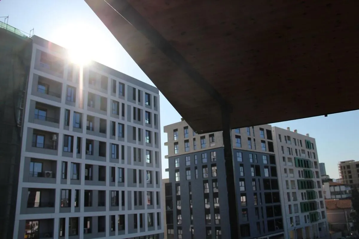 Cozy Big Apartment With Balcony Тирана Албания