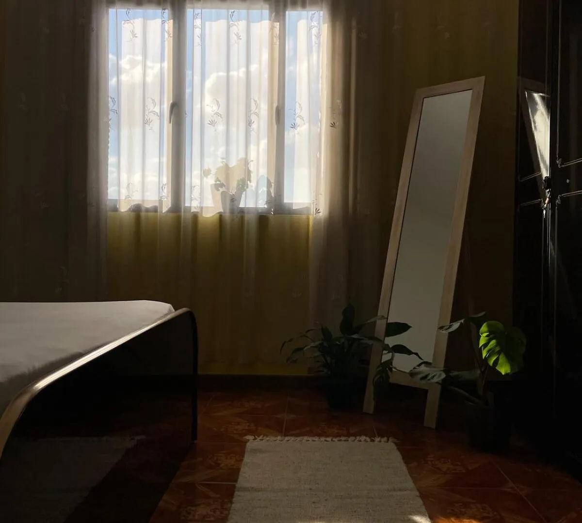 Cozy Big Apartment With Balcony Тирана